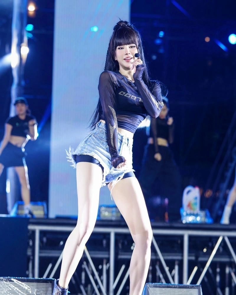 Chiều cao Diệp Lâm Anh chuẩn như người mẫu