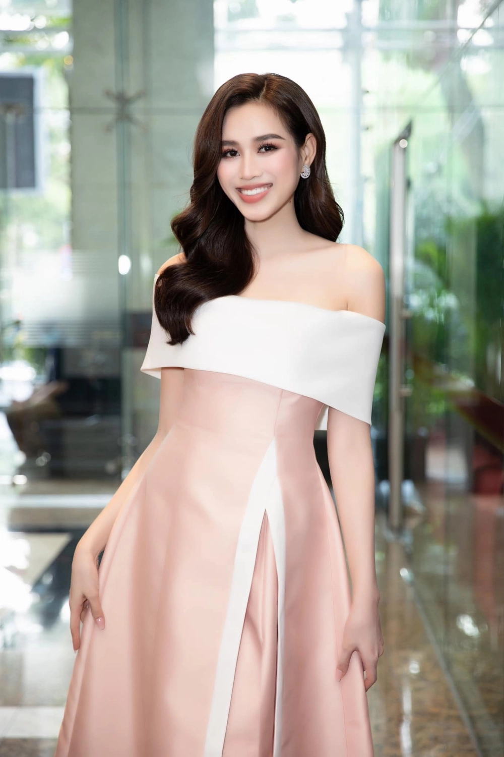 Ảnh hiếm của Hoa hậu Nguyễn Thị Hà
