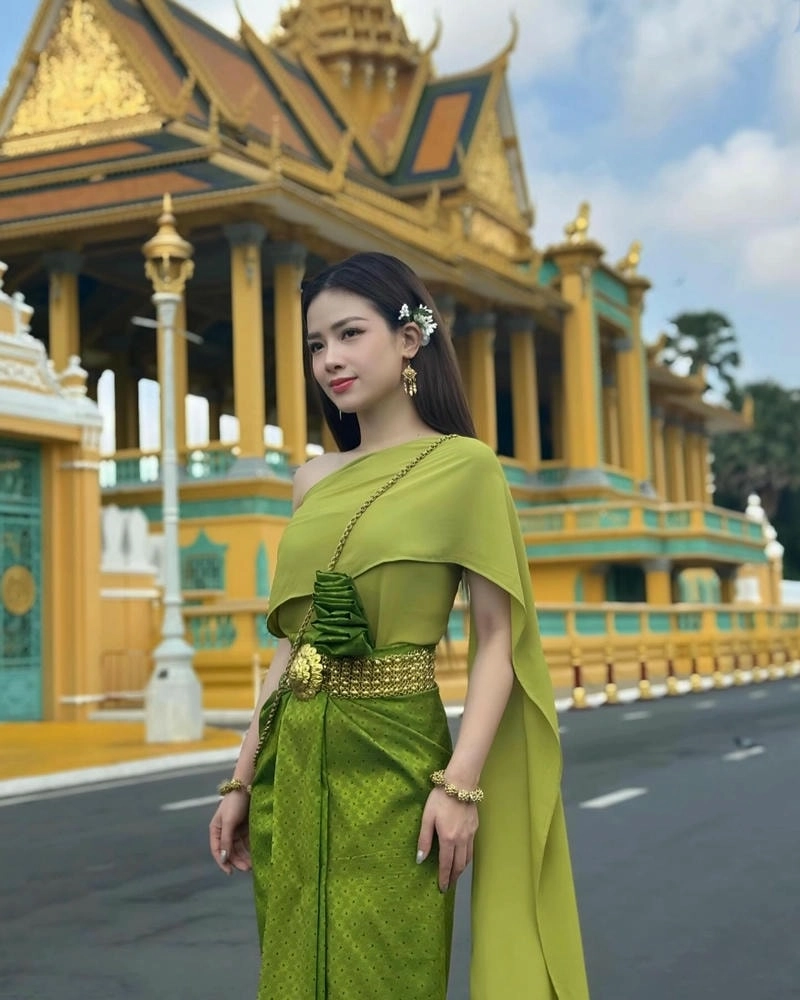 Đầy cảm xúc với Tay trái chỉ trăng Dương Hoàng Yến