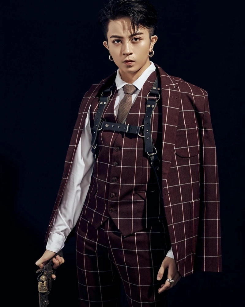 Gil Lê tuổi thật khiến fans bất ngờ