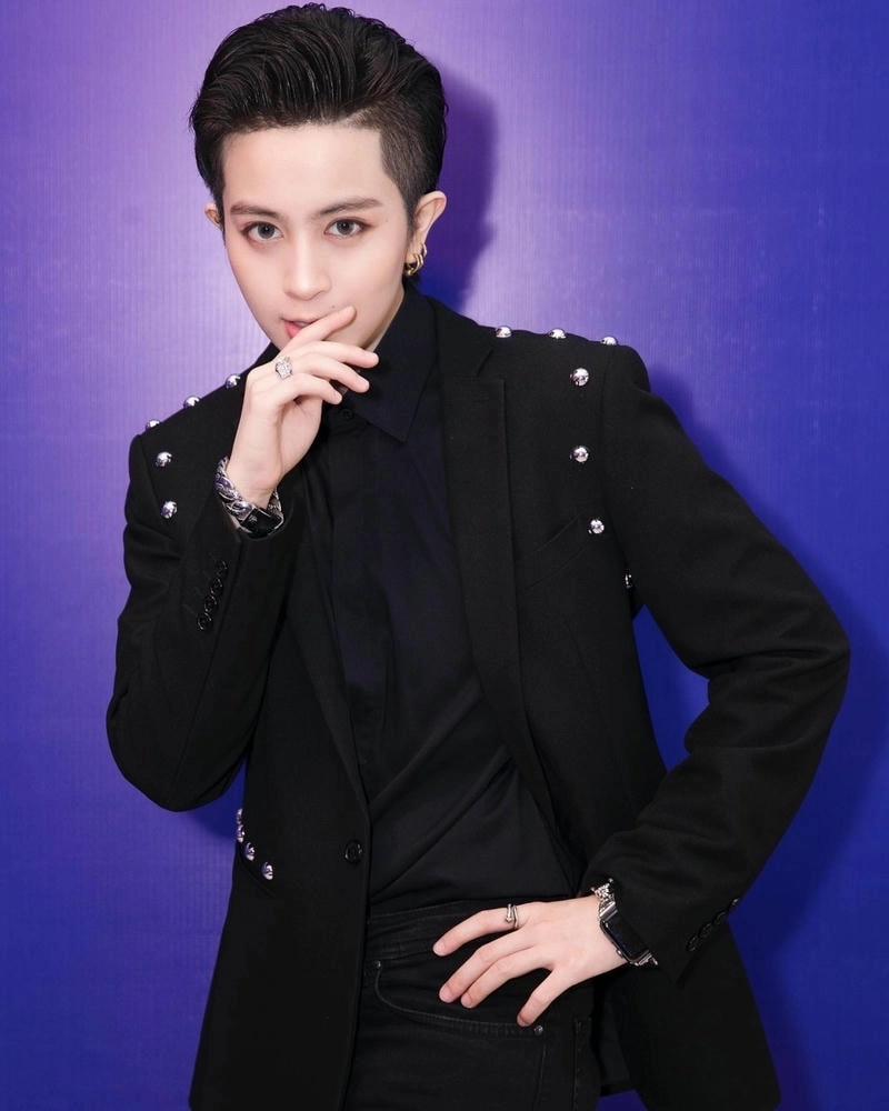 Gil Lê cao mét bao nhiêu gây tranh cãi