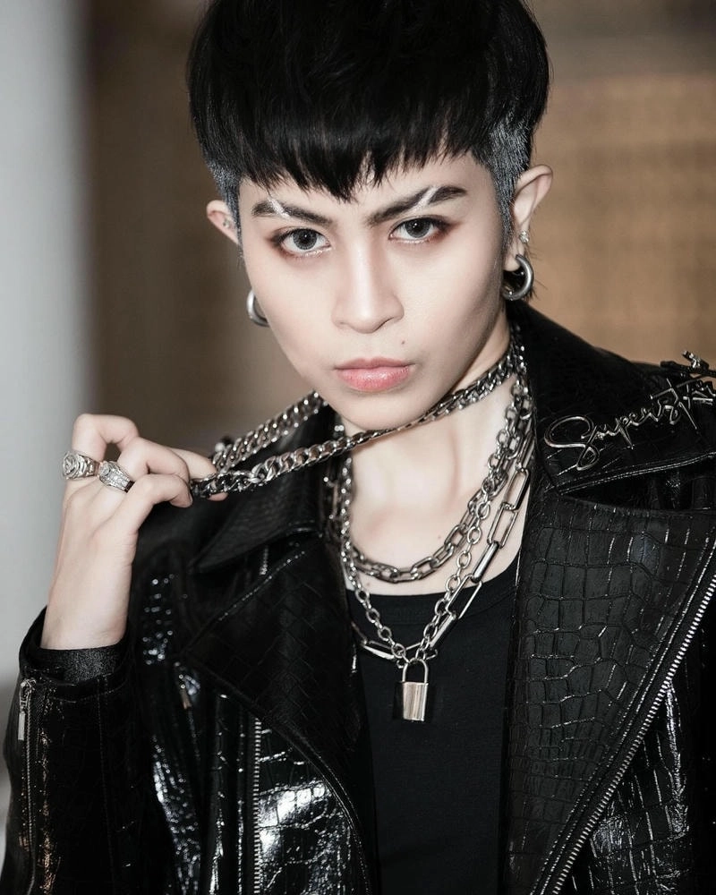 Gil Lê mới nhất khiến dân mạng trầm trồ