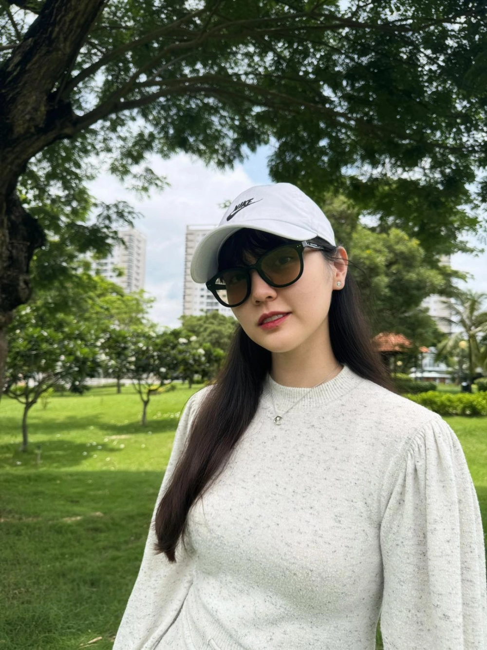 Lộ ảnh Hải Tú với mái tóc bết