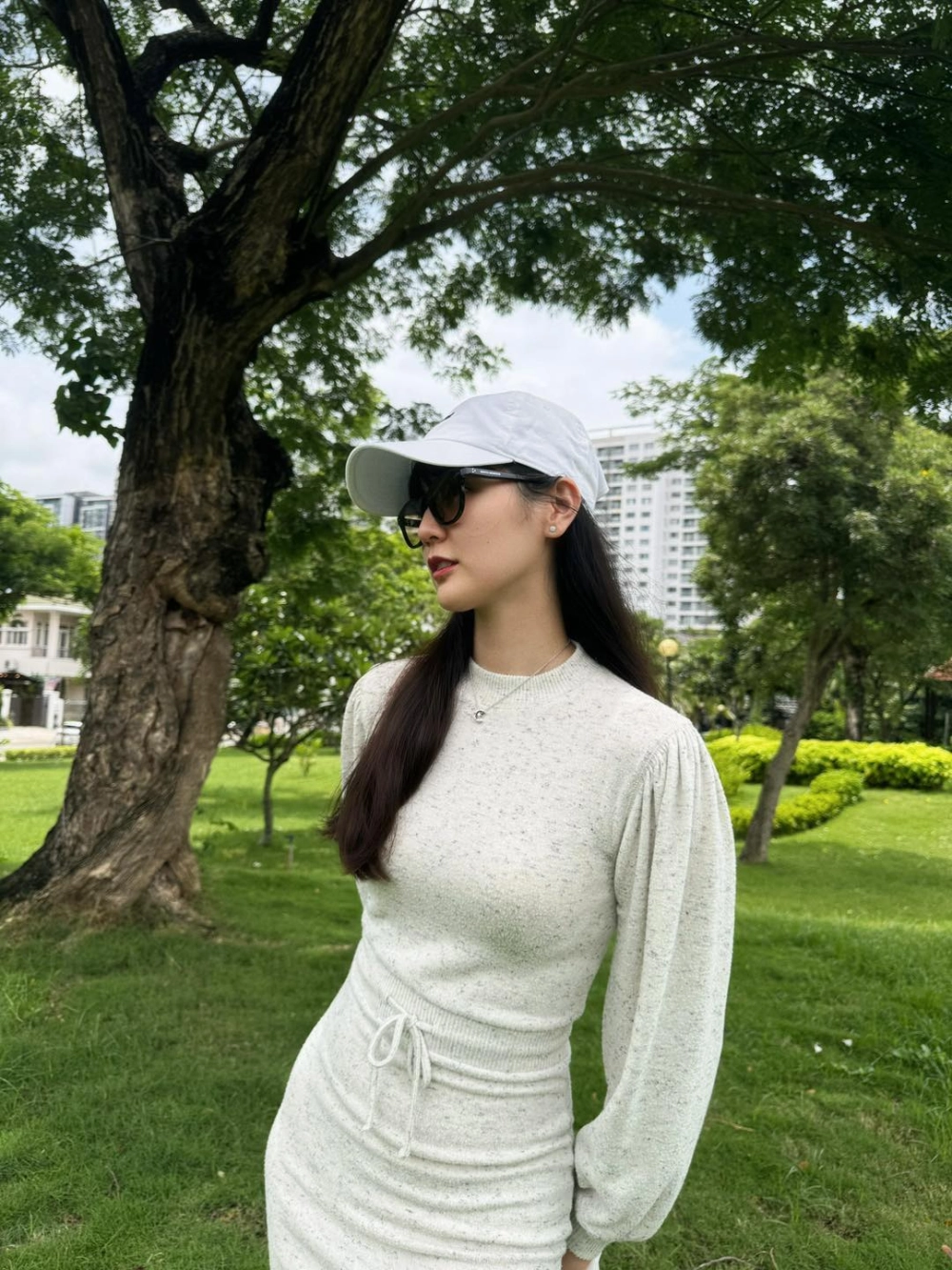 Hải Tú mẫu ảnh với thần thái cuốn hút