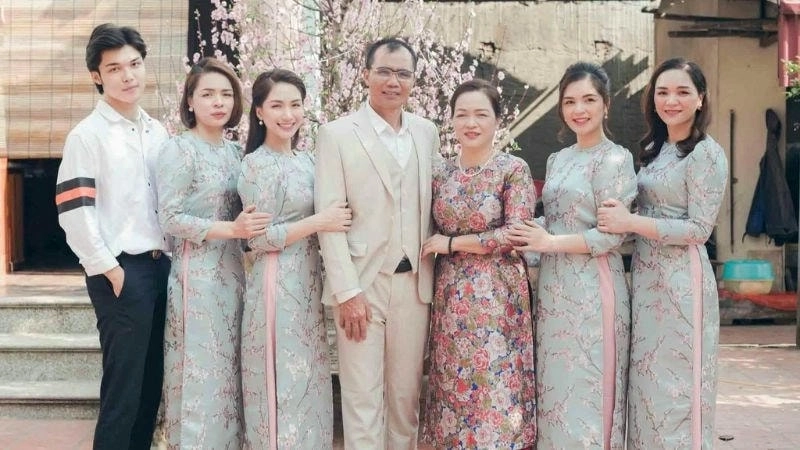 Nét đáng yêu khó cưỡng của bé Bo Hoà Minzy