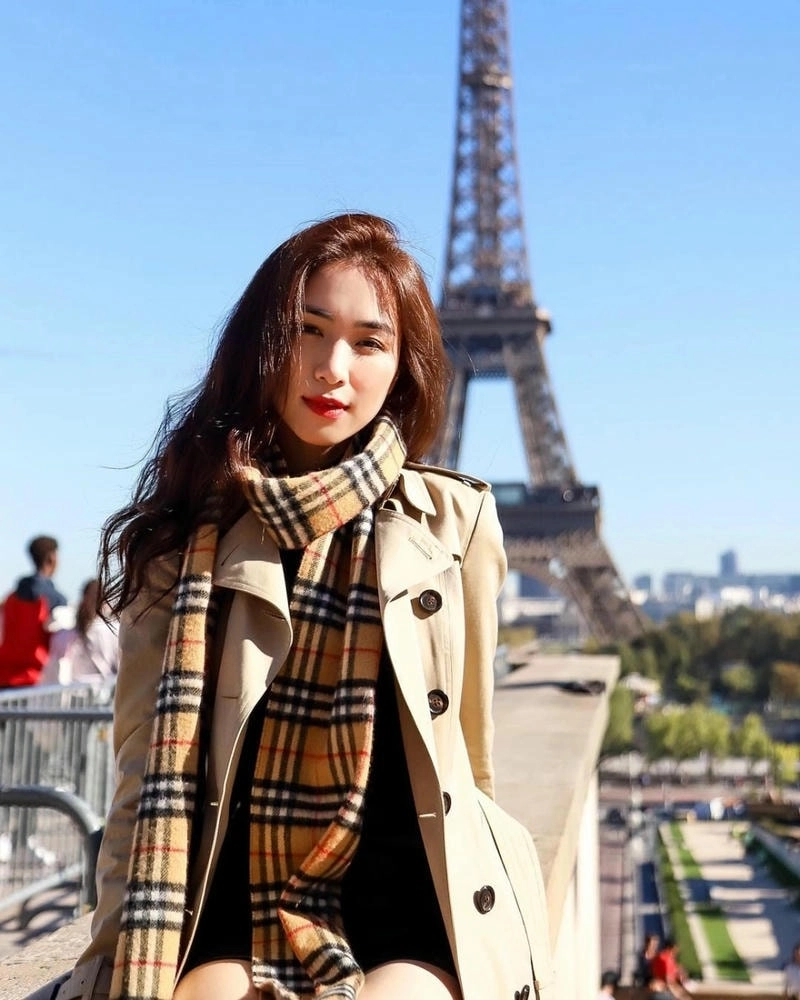 Tình cảm đáng yêu Hoà Minzy anh trai say hi
