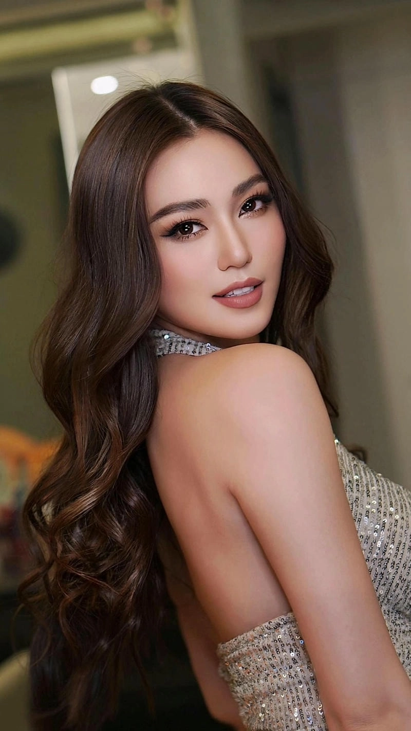 Fan thích thú với karaoke Khánh My