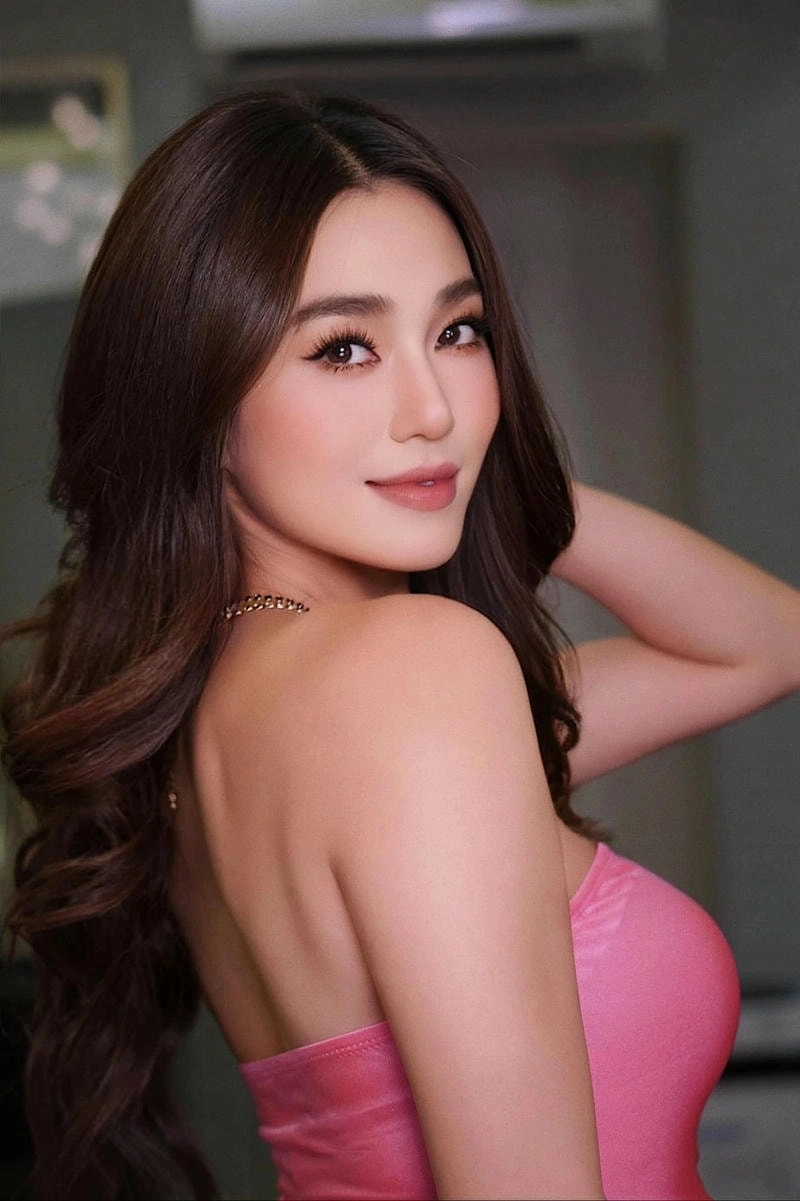 Ca sĩ Khánh My lấn sân âm nhạc