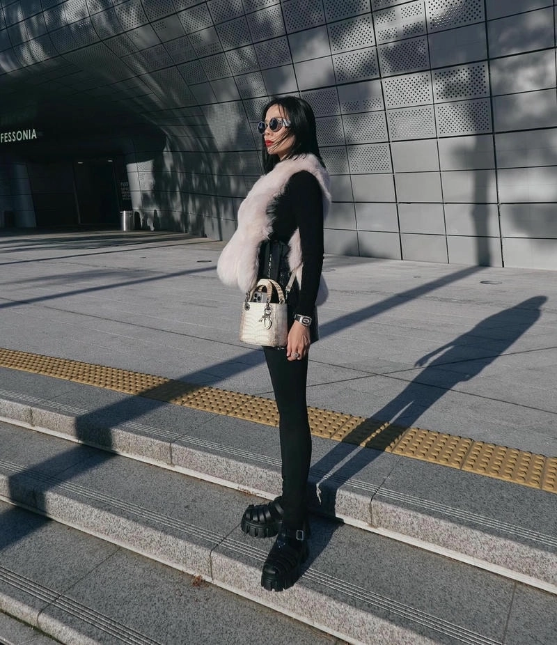 Lắng nghe lời bài hát Lệ Quyên Niệm Khúc Cuối