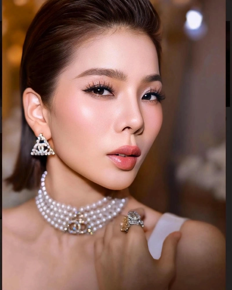 Lắng nghe lời bài hát Lệ Quyên Ai Khổ Vì Ai