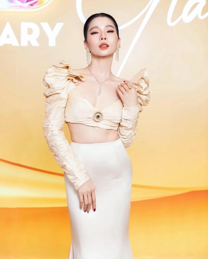 Khám phá nghệ sĩ Hà Lệ Quyên đầy tài năng