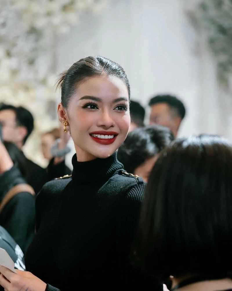 Lona Kiều Loan xuất hiện rạng rỡ