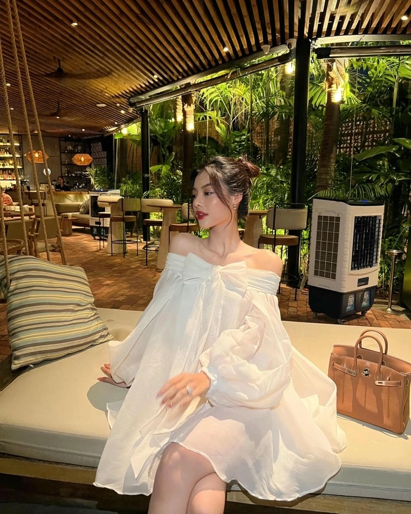 Vẻ đẹp thanh lịch của Á Hậu Lona Kiều Loan