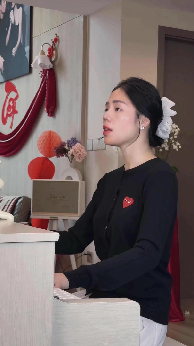 Nguyễn Hương Ly khoe sắc trong ánh chiều