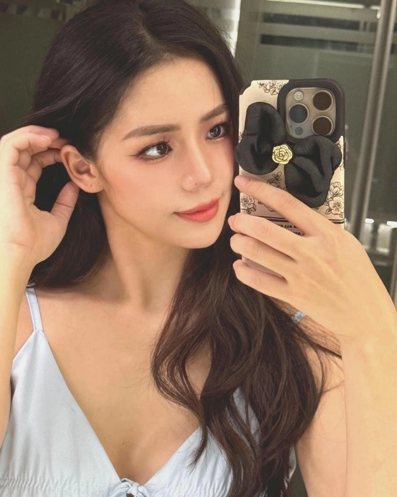 Góc nhìn gần gũi về Tiểu sử Nguyễn Hương Ly