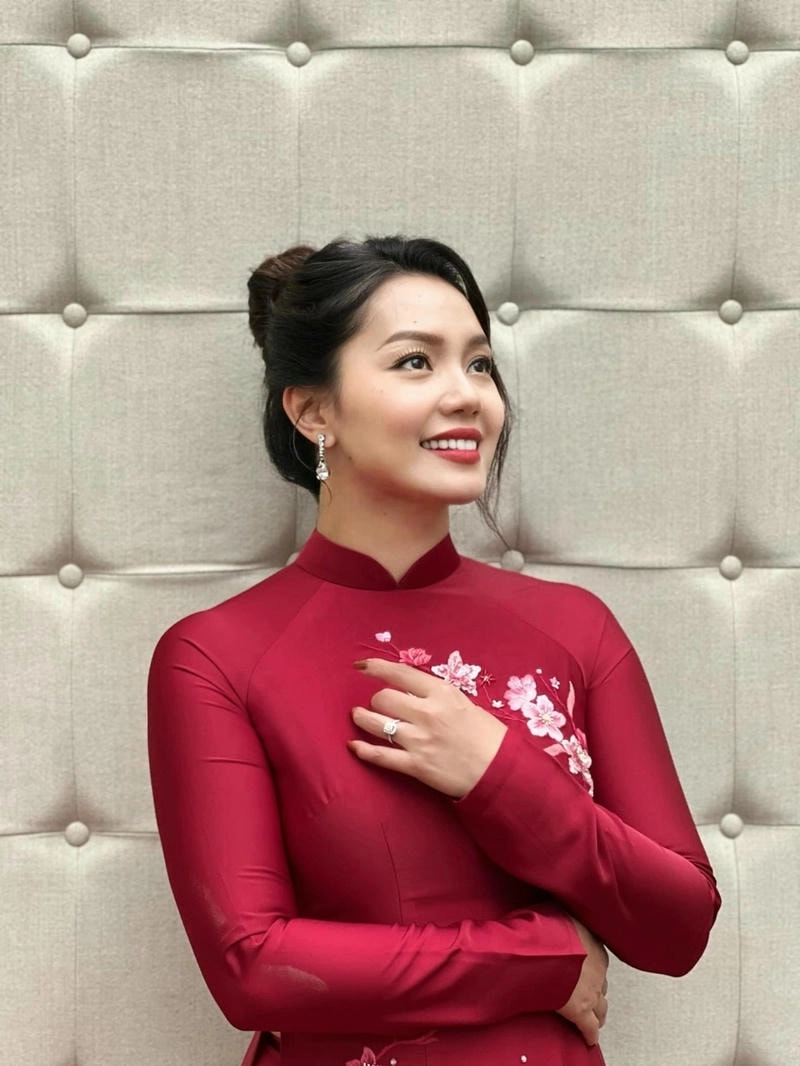 Thần thái cuốn hút của Ca sĩ Nguyễn Ngọc Anh