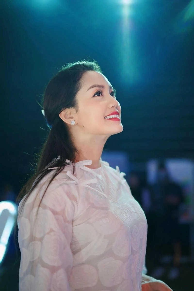 Cảm xúc từ Lời bài hát Nguyễn Ngọc Anh Triệu đóa hoa hồng