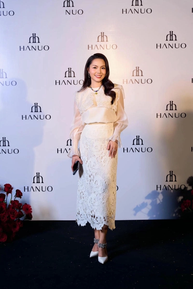 Hình ảnh nhẹ nhàng từ Đóa hoa nở muộn Nguyễn Ngọc Anh