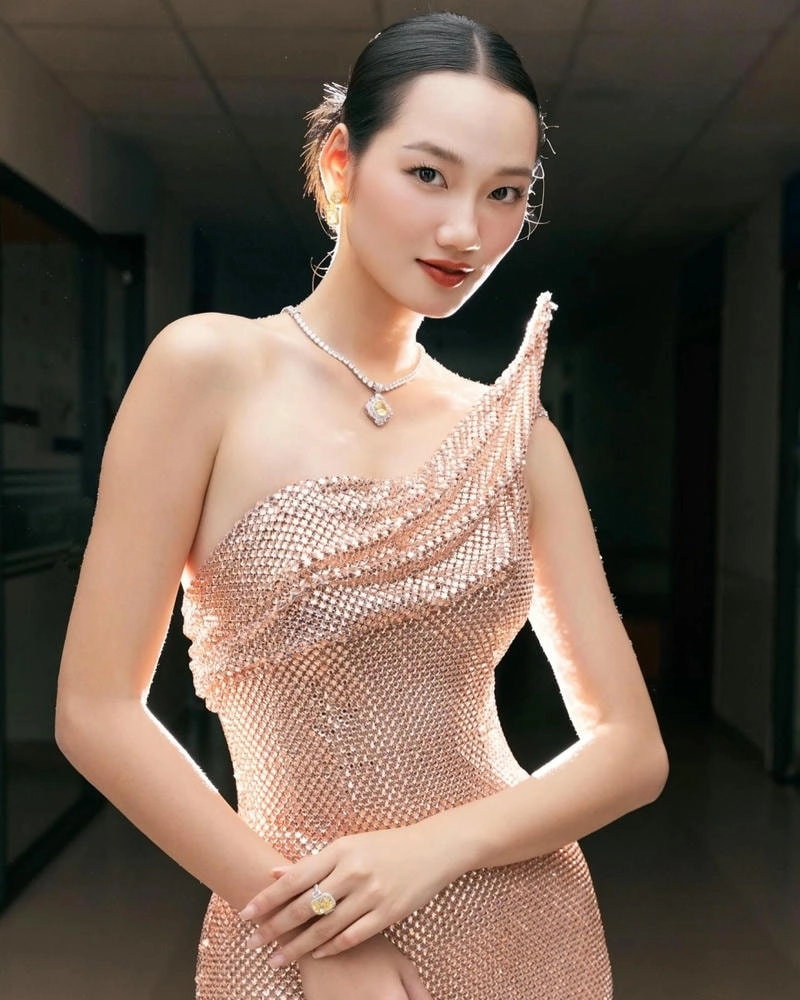 Ý nghĩa tên Nguyễn Quỳnh Anh thể hiện sự nhẹ nhàng thanh cao