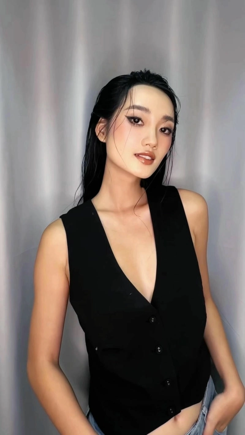 Nguyễn Quỳnh Anh chiều cao nổi bật giữa dàn người đẹp