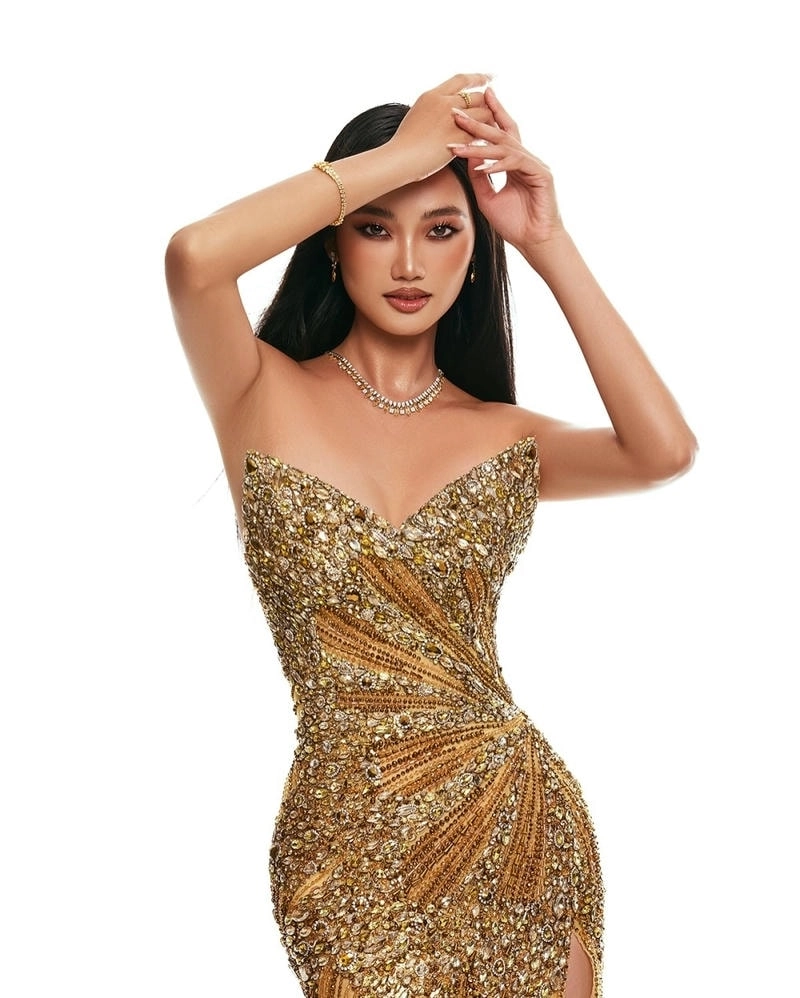 Người mẫu Nguyễn Quỳnh Anh sải bước đầy tự tin trên sàn diễn