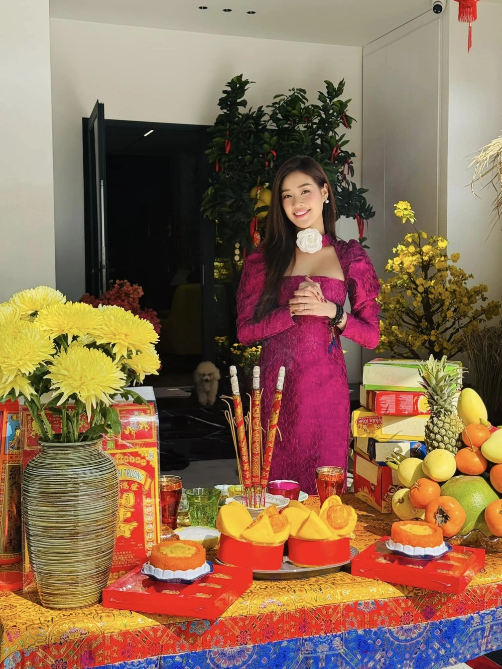 Hoa hậu Khánh Vân khoe dáng rạng ngời