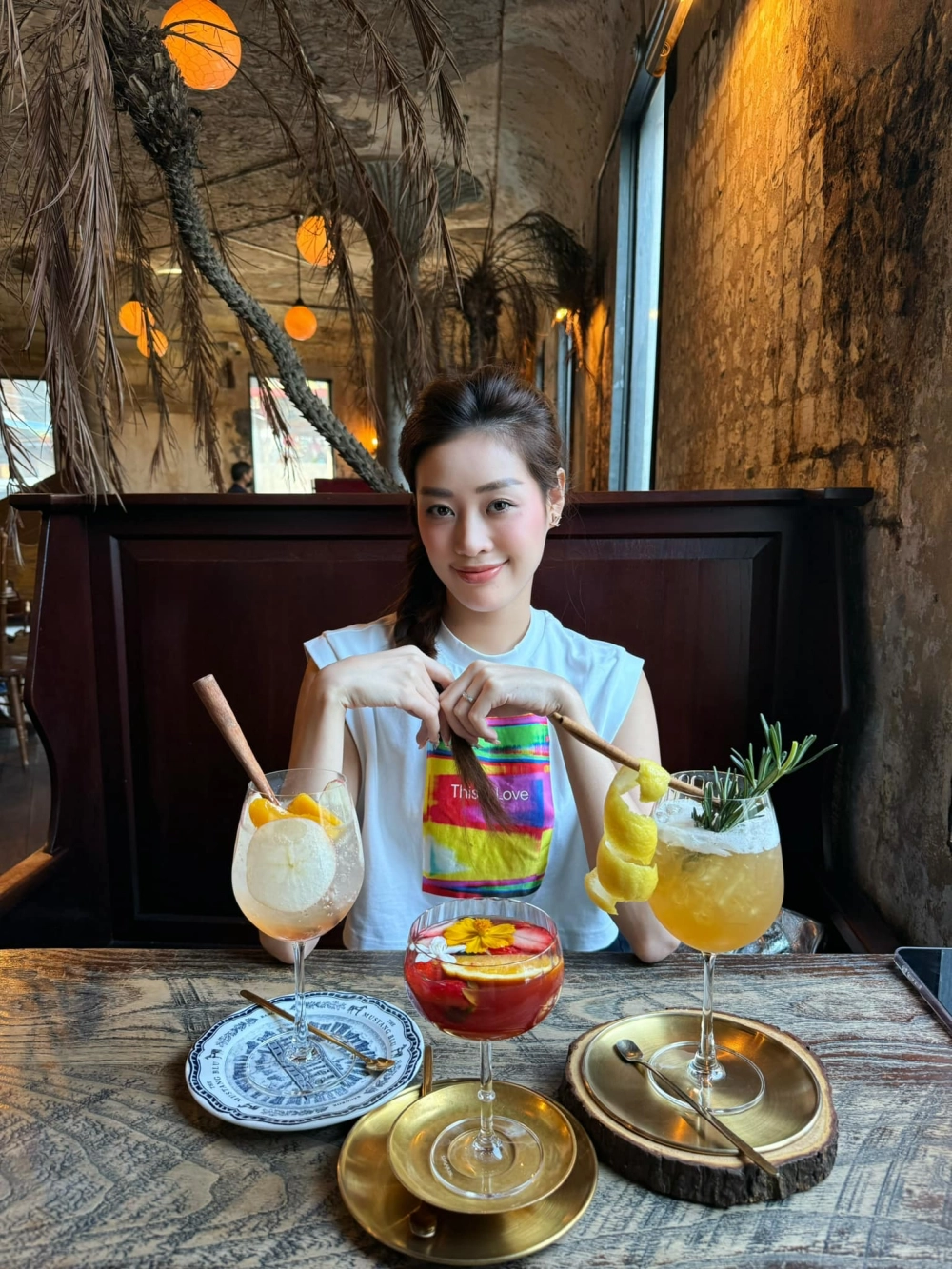 Nhan sắc hoa hậu Nguyễn Trần Khánh Vân gây mê