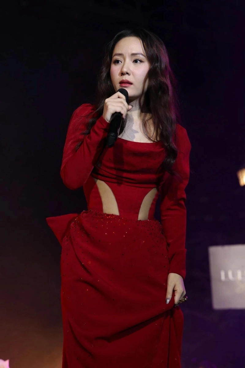 Giọng ca ấn tượng với Phương Linh karaoke