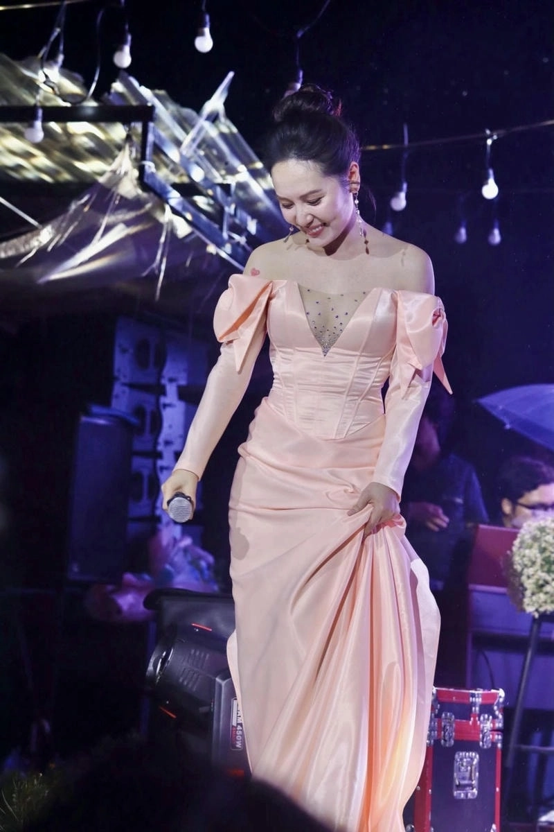 Tỏa sáng rực rỡ Phương Linh Sao Mai điểm hẹn 2006