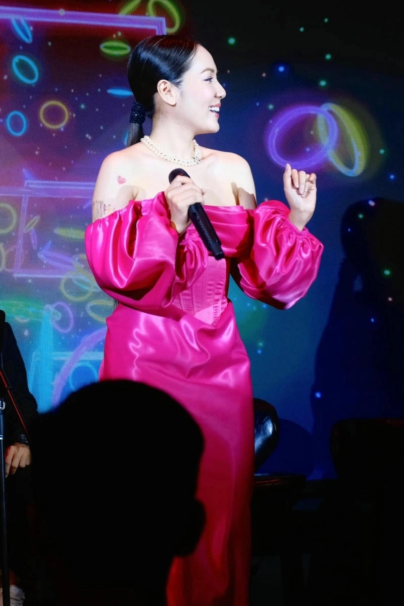 Hình ảnh đáng yêu Phương Linh hồi trẻ