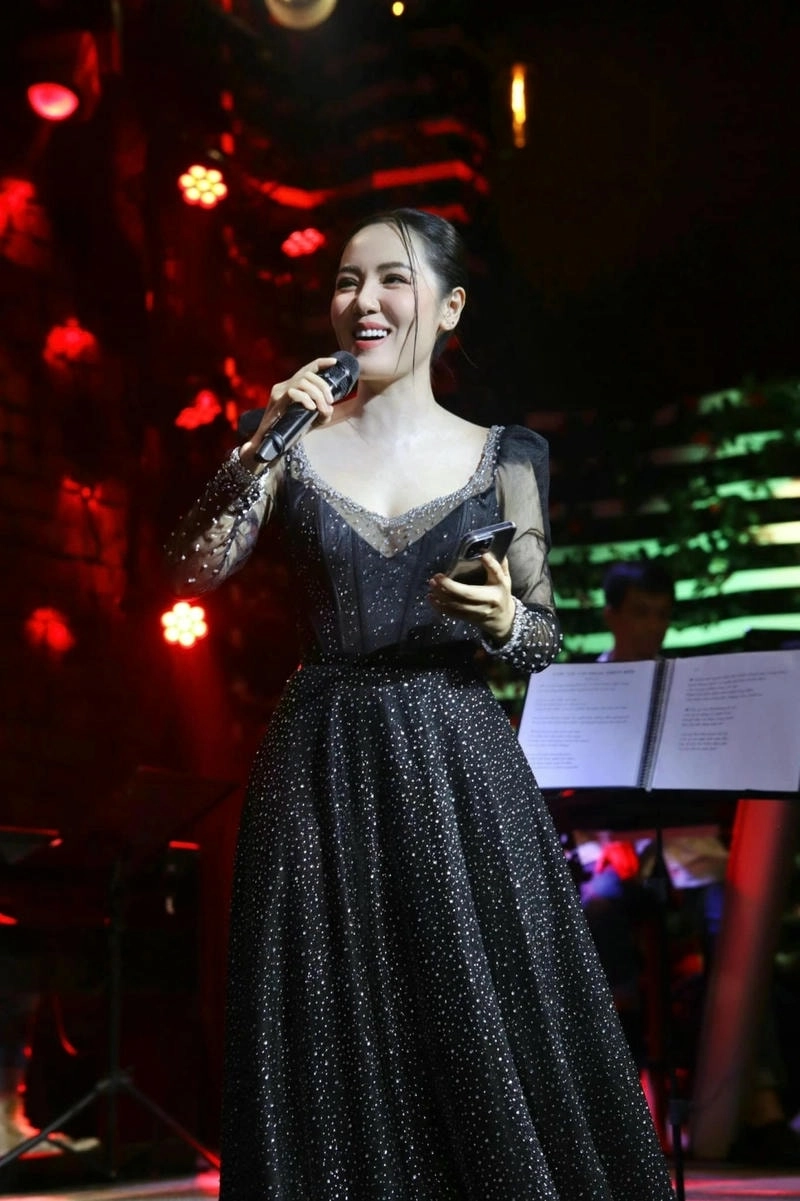 Câu chuyện cuộc đời Tiểu sử Phương Linh