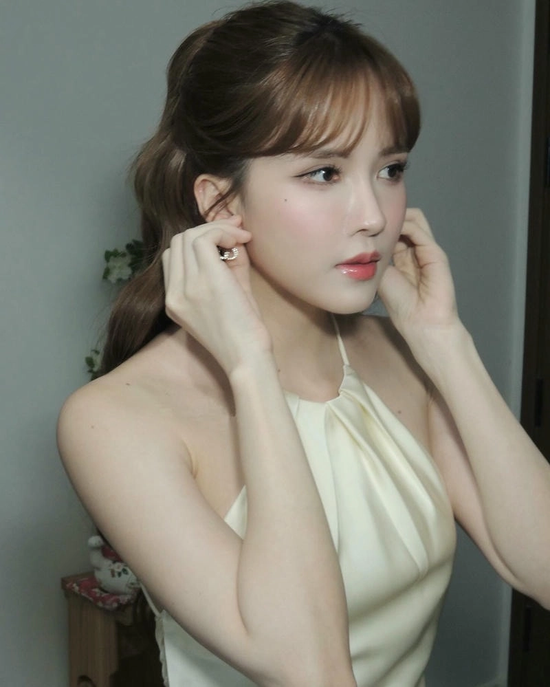 Hình ảnh ca sĩ Thiều Bảo Trâm nổi bật