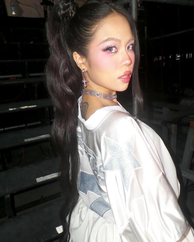 Fan tò mò Tlinh sinh năm bao nhiêu