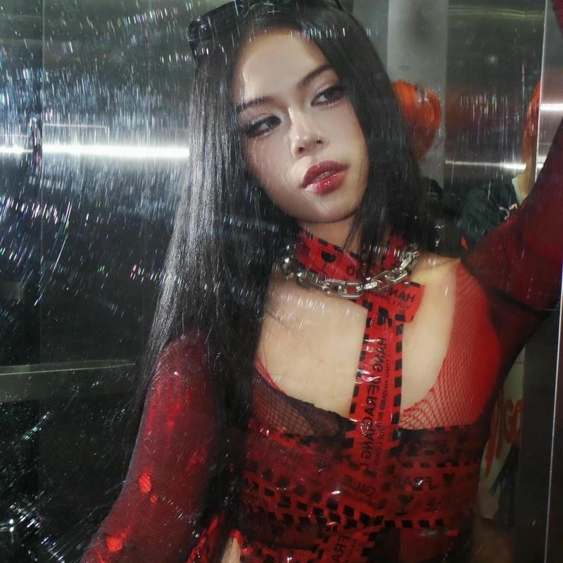 Fan thi nhau hát karaoke Tlinh cực phiêu