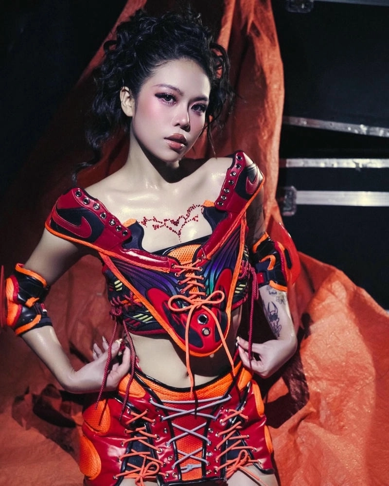 Cư dân mạng tò mò người yêu Tlinh