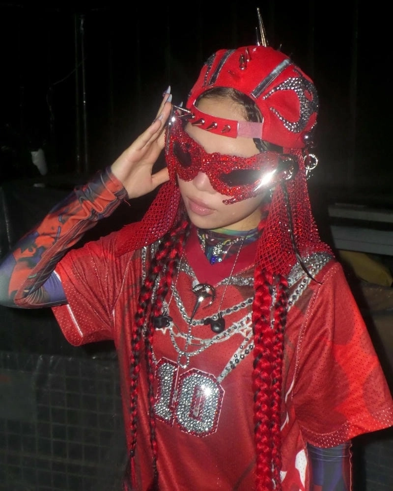 Tlinh Hop on da show với vibe khác biệt