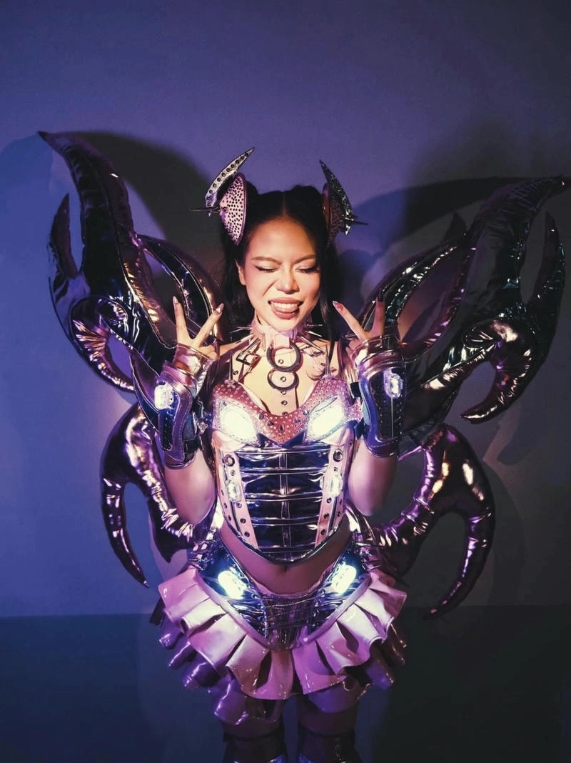 Mê cung tình yêu Tlinh cuốn hút mọi giác quan