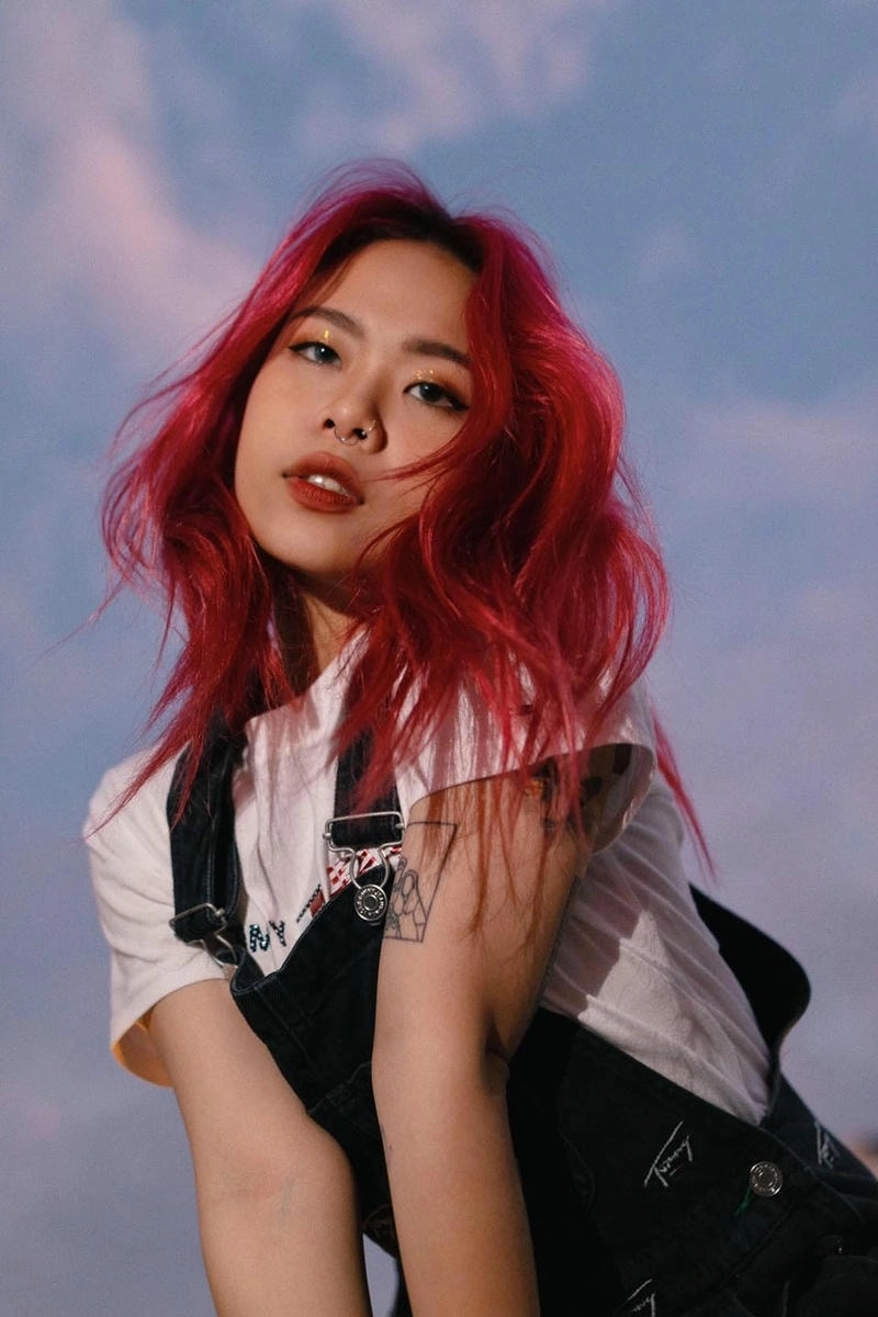 Nhiều fan tìm kiếm Tlinh bao nhiêu tuổi