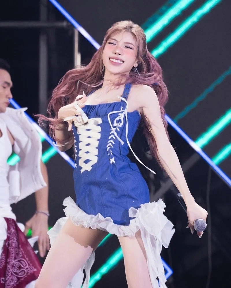 Ấn tượng với Trang Pháp hát tiếng Tây Ban NhaẤn tượng với Trang Pháp hát tiếng Tây Ban Nha