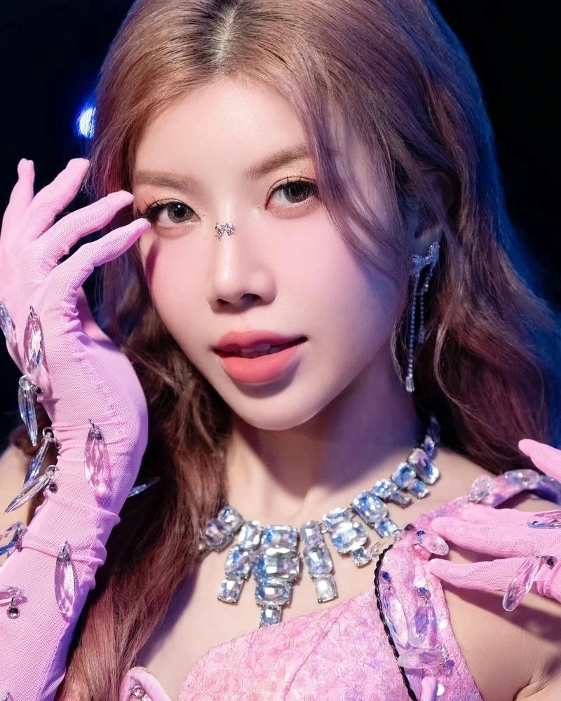 Hình ảnh xúc động Chị ngã em nâng Trang Pháp