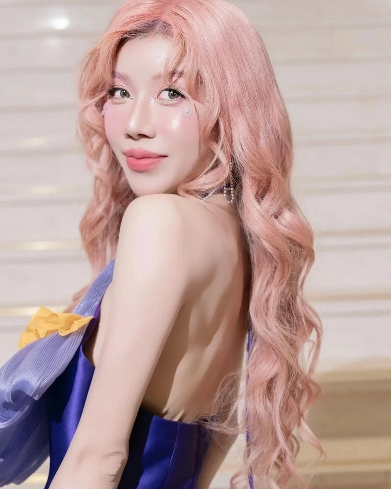 Khoảnh khắc đẹp Trang Pháp chị ngã em nâng