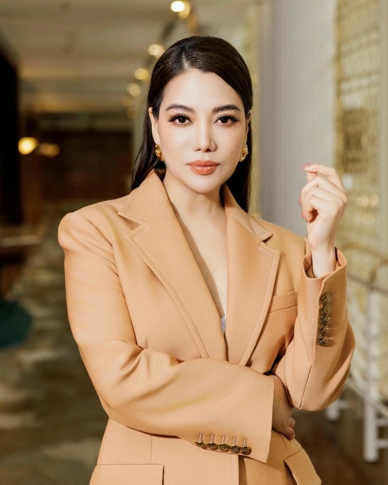 Ngạc nhiên với Trương Ngọc Ánh chiều cao