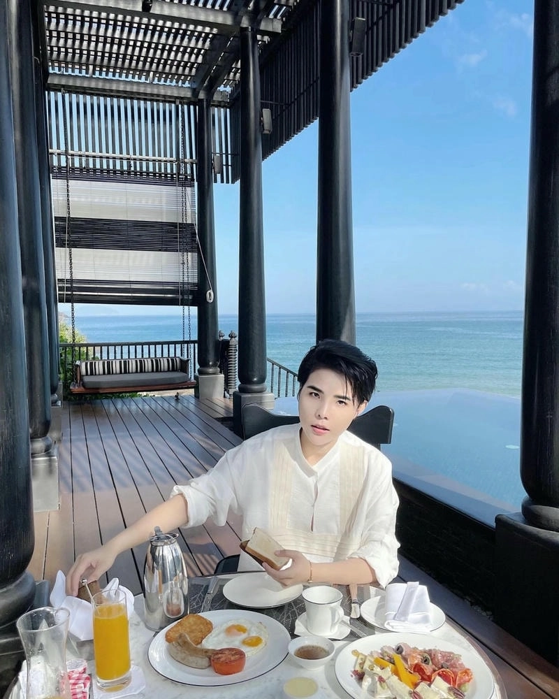 Yêu xa Vũ Cát Tường chan chứa nỗi buồn