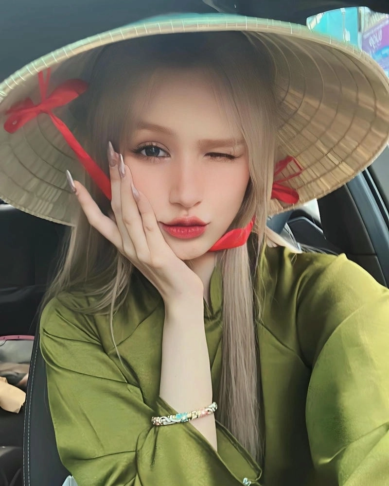 Xoài Non makeup biến hóa phong cách đa dạng