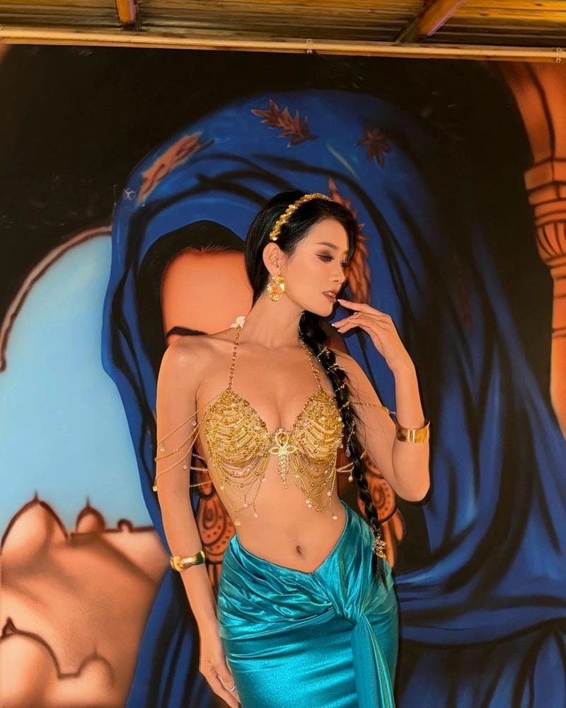 Hoa hậu Bùi Khánh Linh khoe sắc cuốn hút