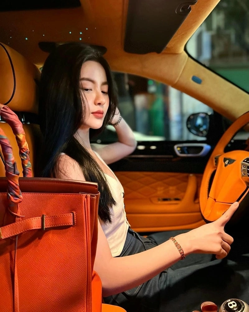 Phát ngôn gây sốc khi Chu Thanh Huyền livestream