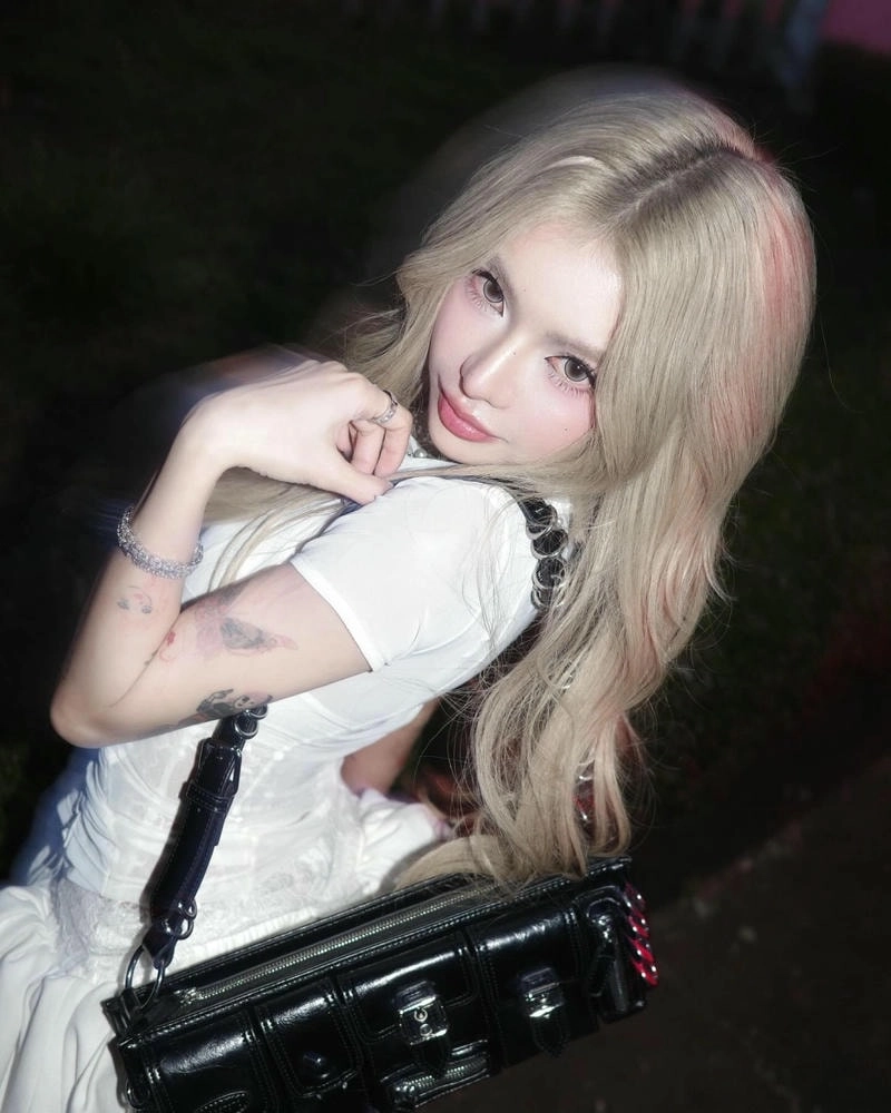 Ciin công khai người yêu khiến dân mạng xôn xao