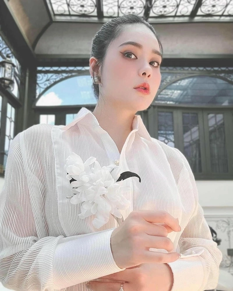 Clip Đoàn Di Băng hát được chia sẻ rầm rộ