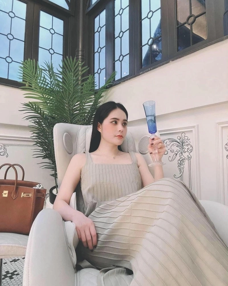 Cư dân mạng quan tâm Đoàn Di Băng bao nhiêu tuổi