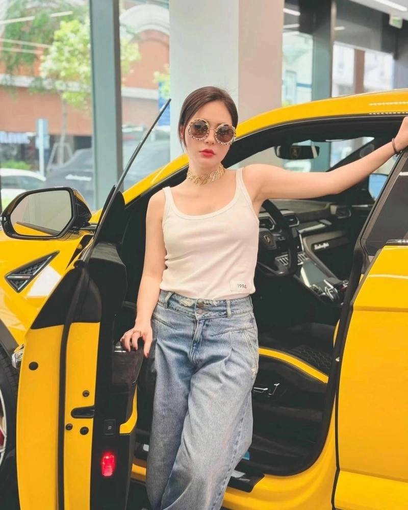 Netizen tò mò chồng Đoàn Di Băng làm gì